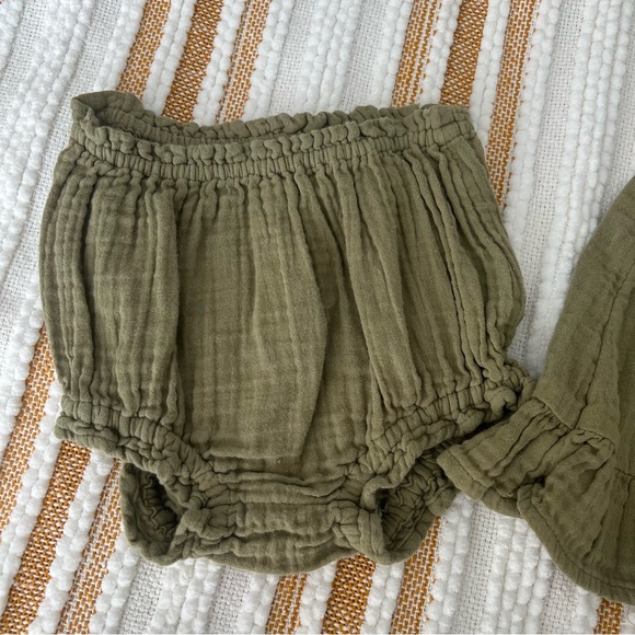 Sleeveless Button-Back Peplum Top and Bloomers Set 12-18M - Picture 6 of 13